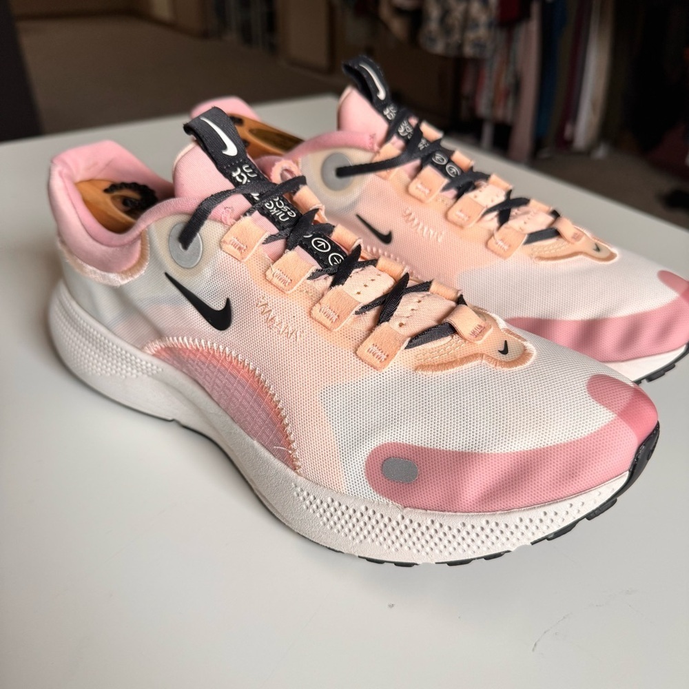 NIKE RUNNING SHOE REACT ESCAPE RUN - SAIL/DARK SMOKE GREY/PINK WOMEN - Picture 5 of 13